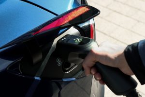 ile ładuje się samochód elektryczny?