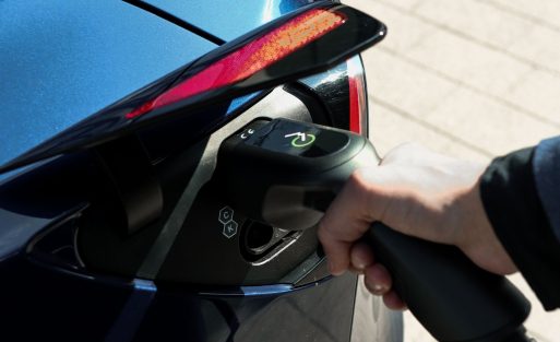 ile ładuje się samochód elektryczny?